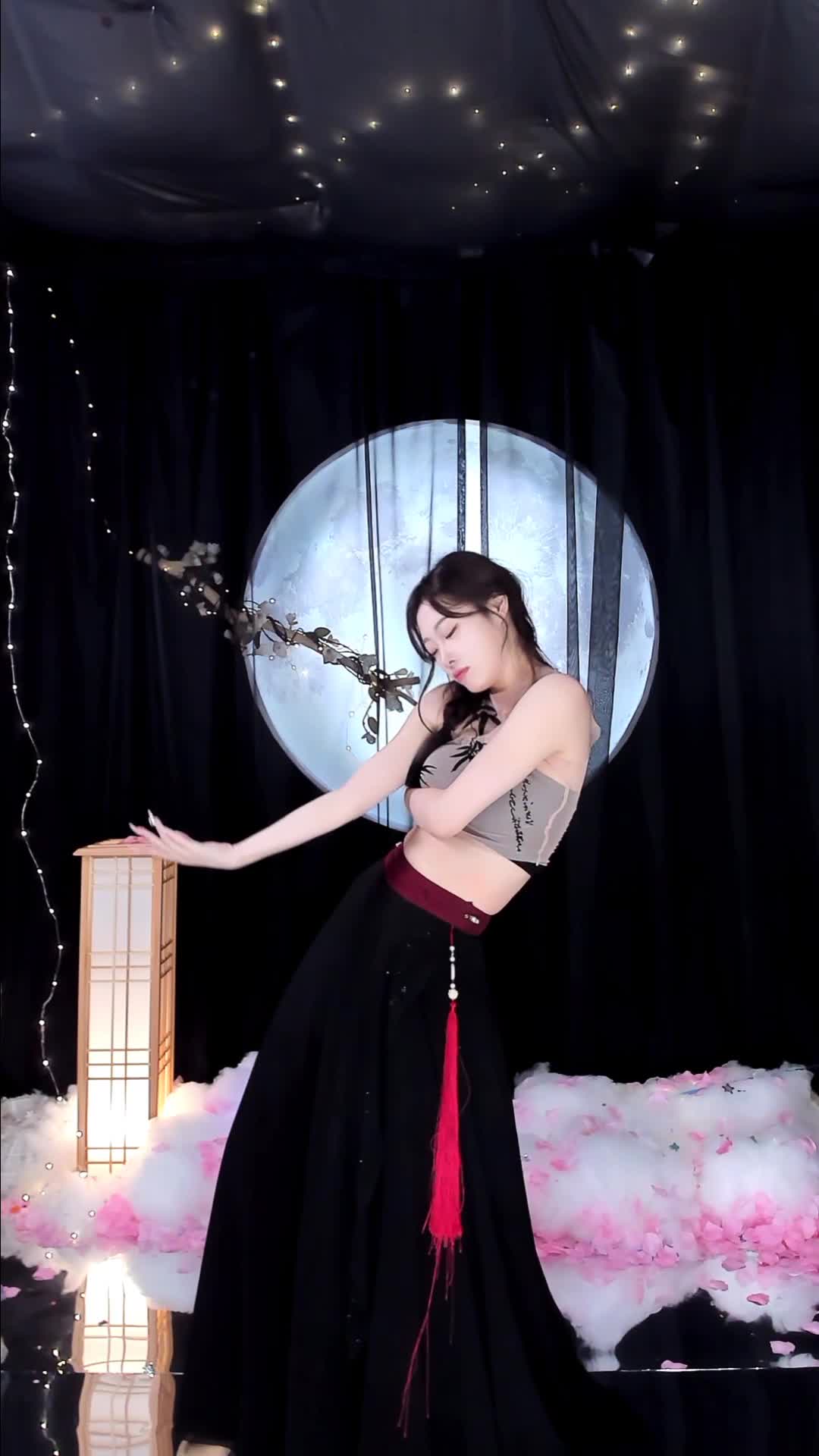 #雪衣容 #抖音 #舞蹈 #中国舞 @ikan_live 2024-09-19傣族舞专场