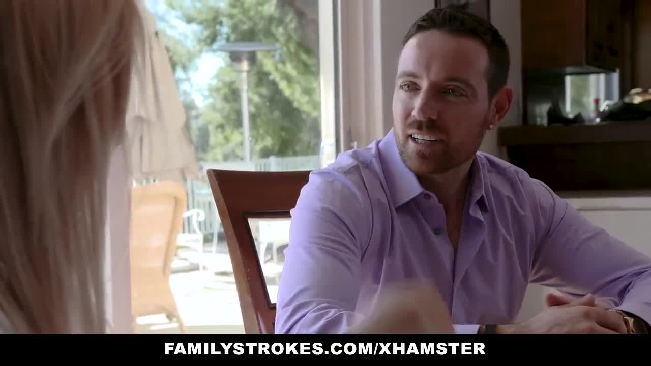 Familystrokes - 丰满的继母发现丈夫在做爱搜黄---只搜黄的  @soohuang