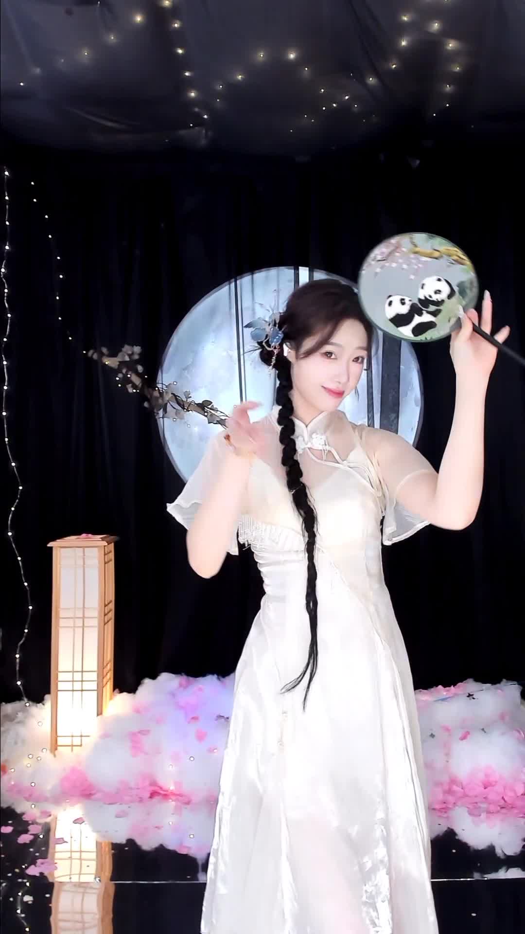 #雪衣容 #抖音 #舞蹈 #中国舞 @ikan_live 2024-09-20