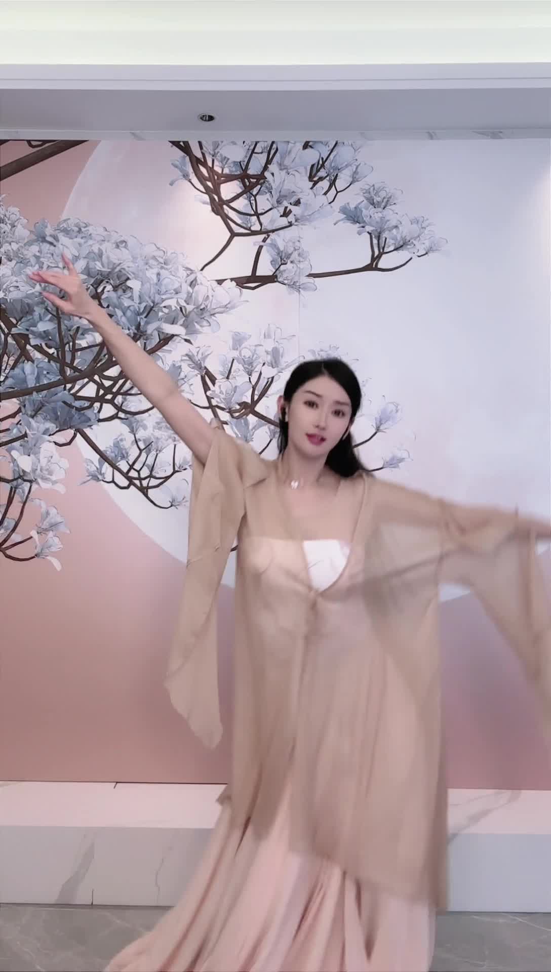 #中国舞_莹莹 #抖音 #舞蹈 #中国舞 @ikan_live 2024-09-19