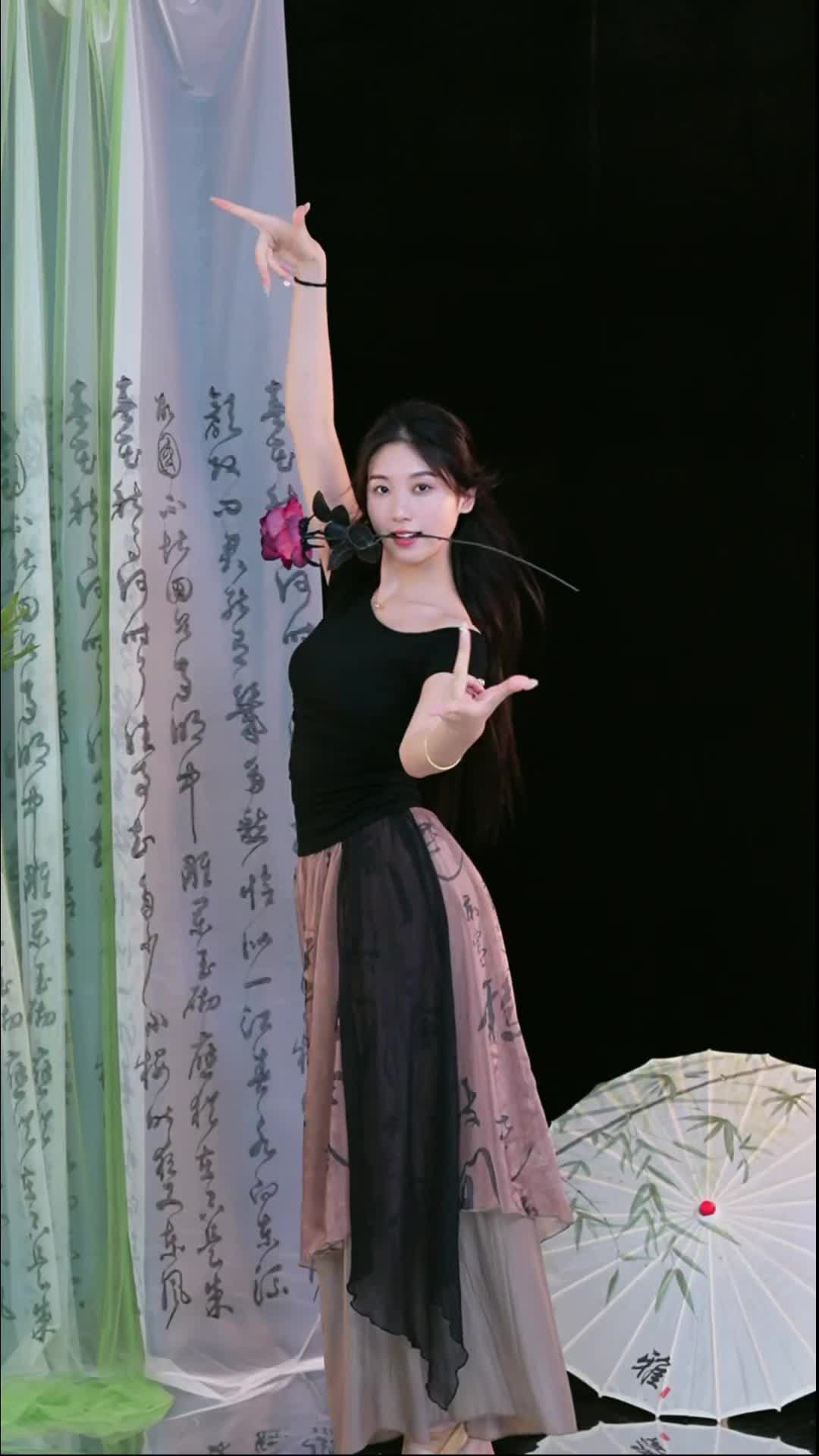 #徐婉婷 #抖音 #舞蹈 #中国舞 @ikan_live 2024-09-24