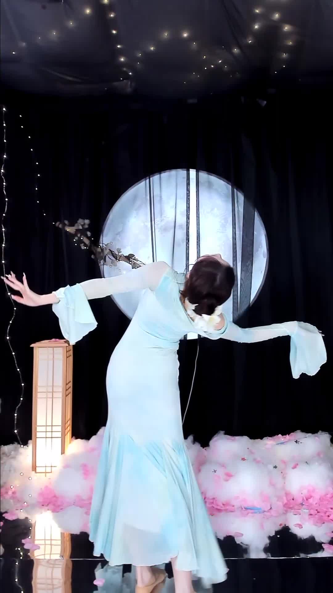 #雪衣容 #抖音 #舞蹈 #中国舞 @ikan_live 2024-09-18