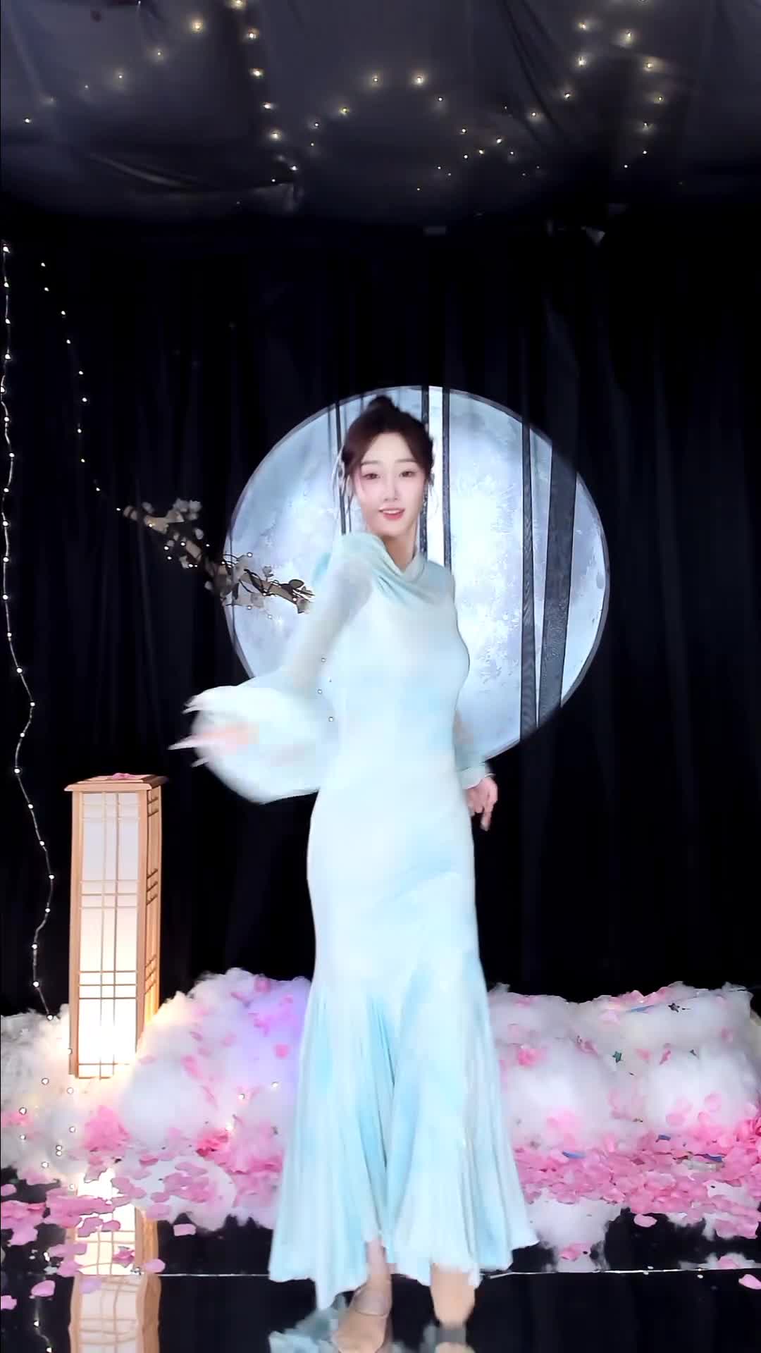 #雪衣容 #抖音 #舞蹈 #中国舞 @ikan_live 2024-09-18