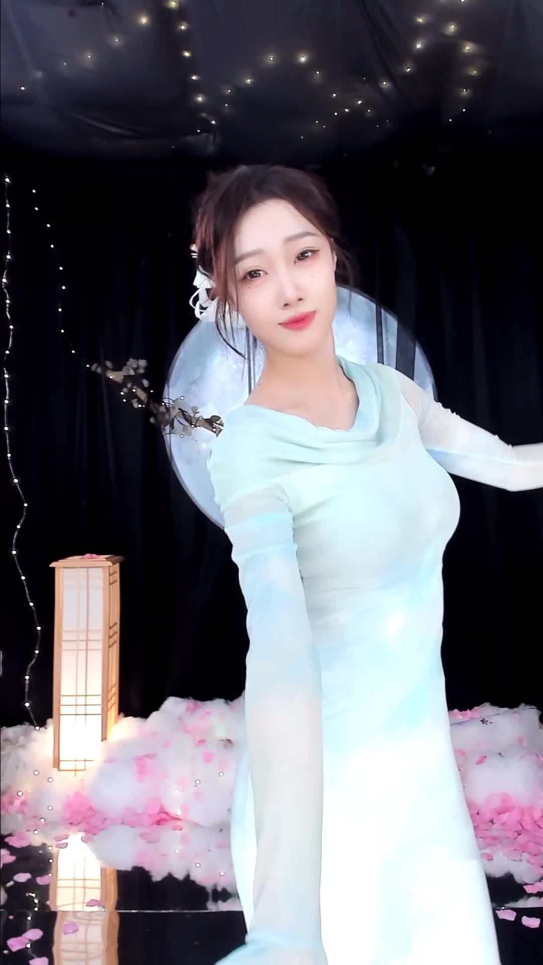 #雪衣容 #抖音 #舞蹈 #中国舞 @ikan_live 2024-09-18