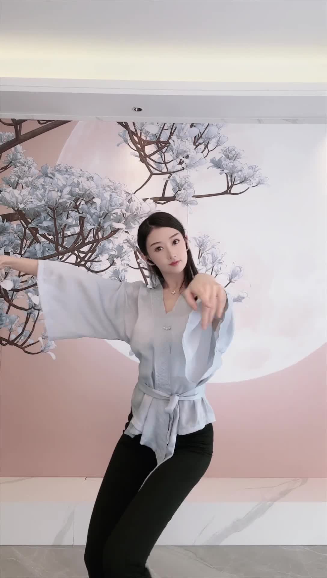 #中国舞_莹莹 #抖音 #舞蹈 #中国舞 @ikan_live 2024-09-22