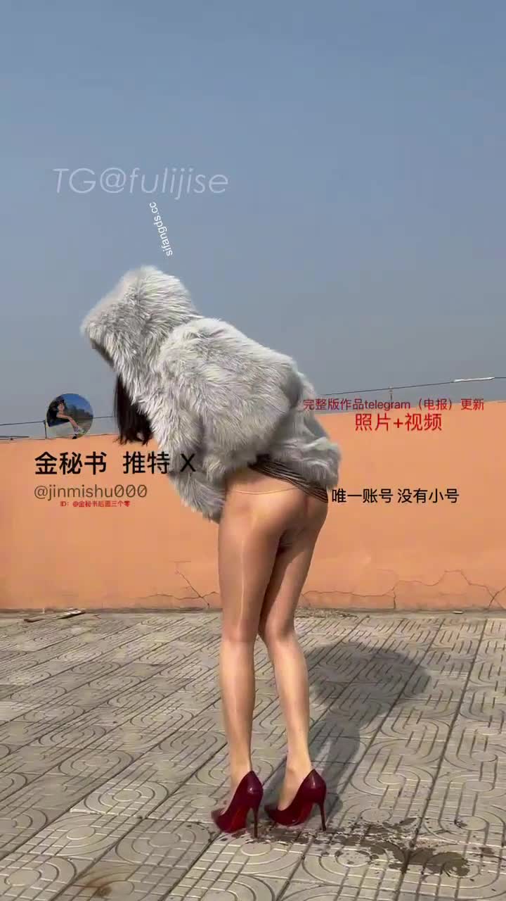 推特烧婊子【金秘书】全是全地漏出 油光黑丝无档黑内
