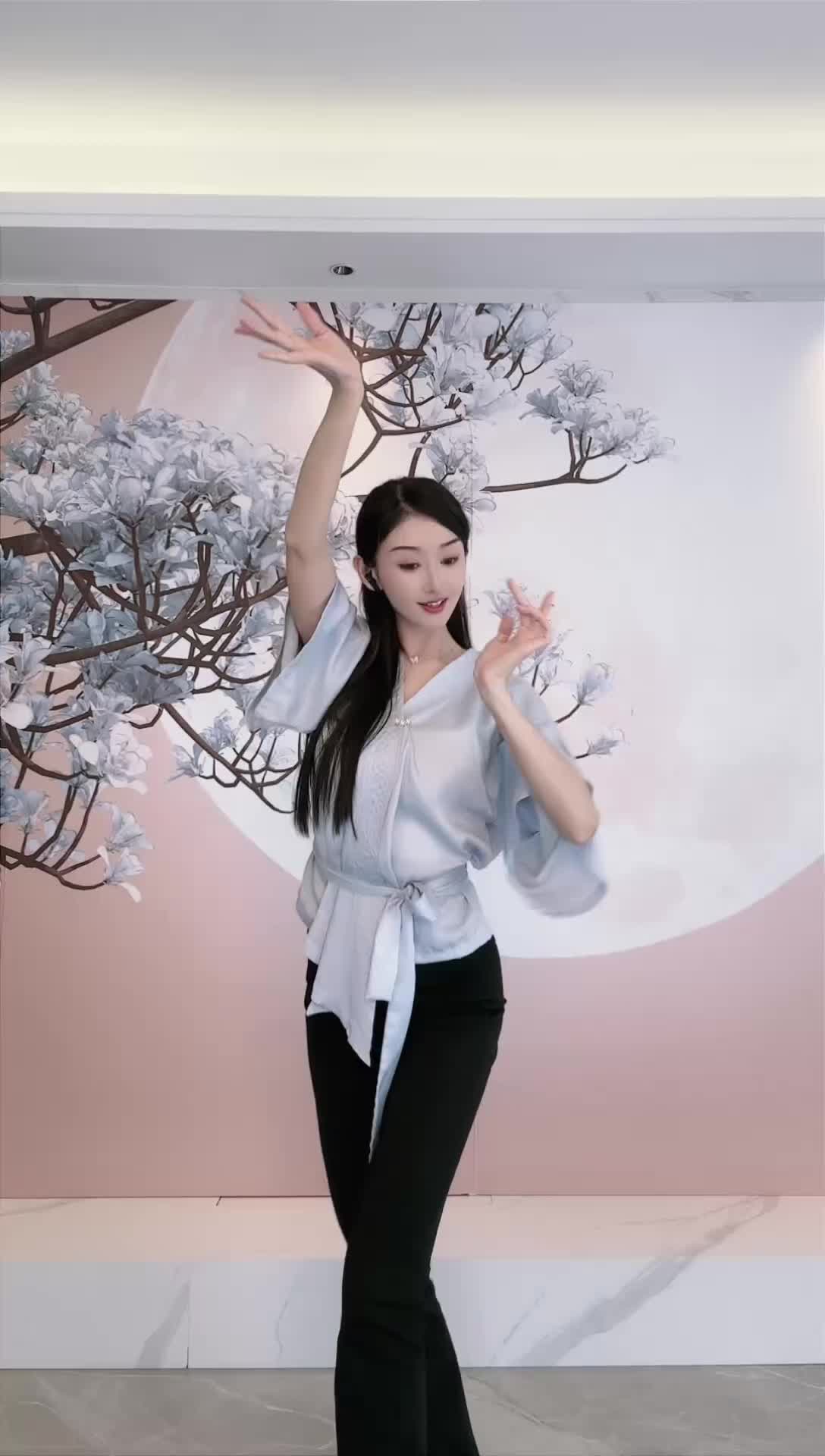 #中国舞_莹莹 #抖音 #舞蹈 #中国舞 @ikan_live 2024-09-18