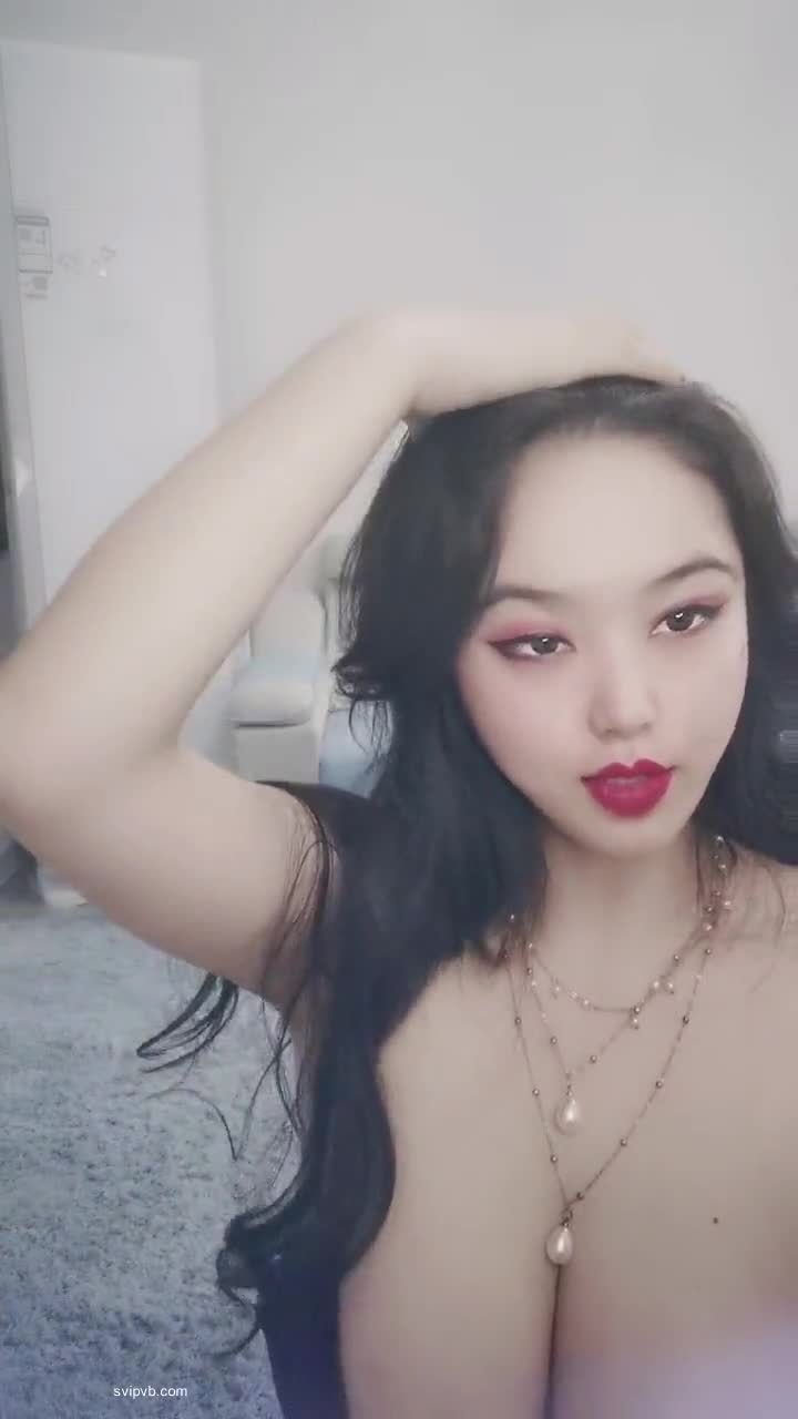 #胶囊小姐姐 巨乳肥臀美娇娘直播