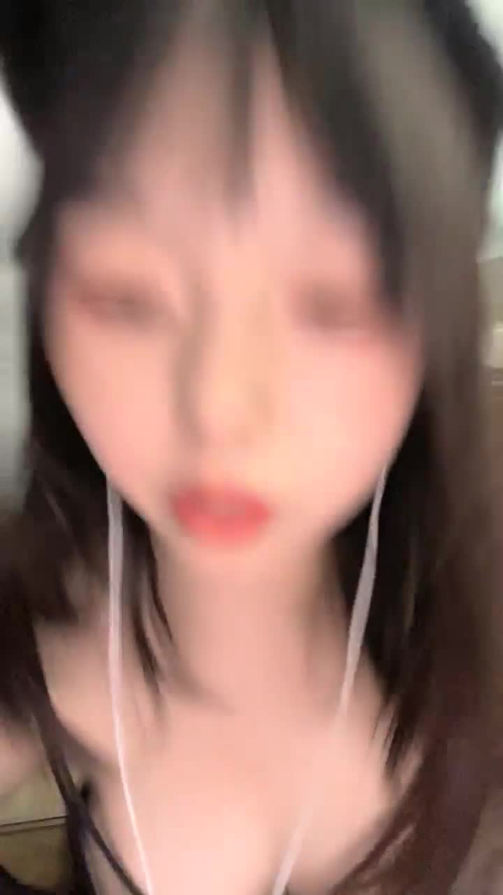 半糖：荷包蛋 大学生童颜巨乳微坦身材清纯妹子下海黄播录屏  这个很多露出的 （30小时已更新）
