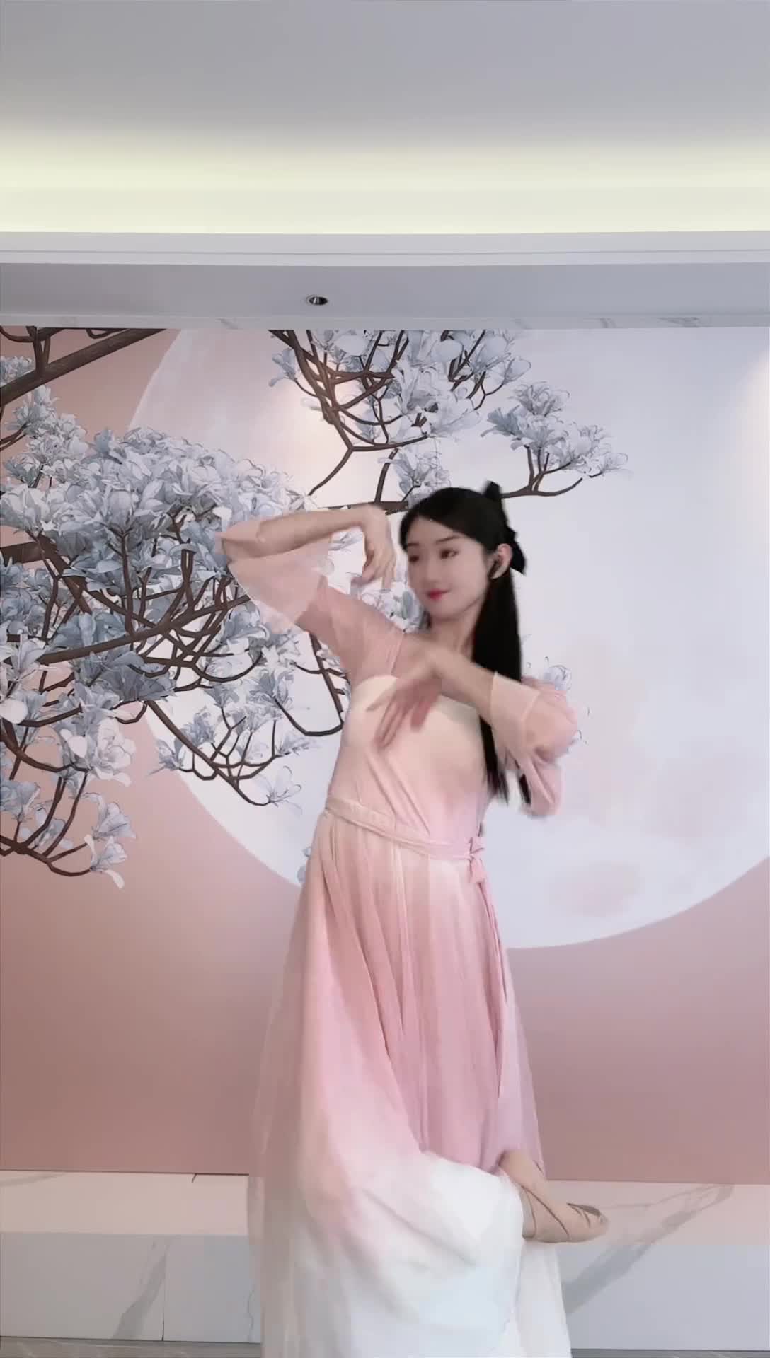#中国舞_莹莹 #抖音 #舞蹈 #中国舞 @ikan_live 2024-10-14