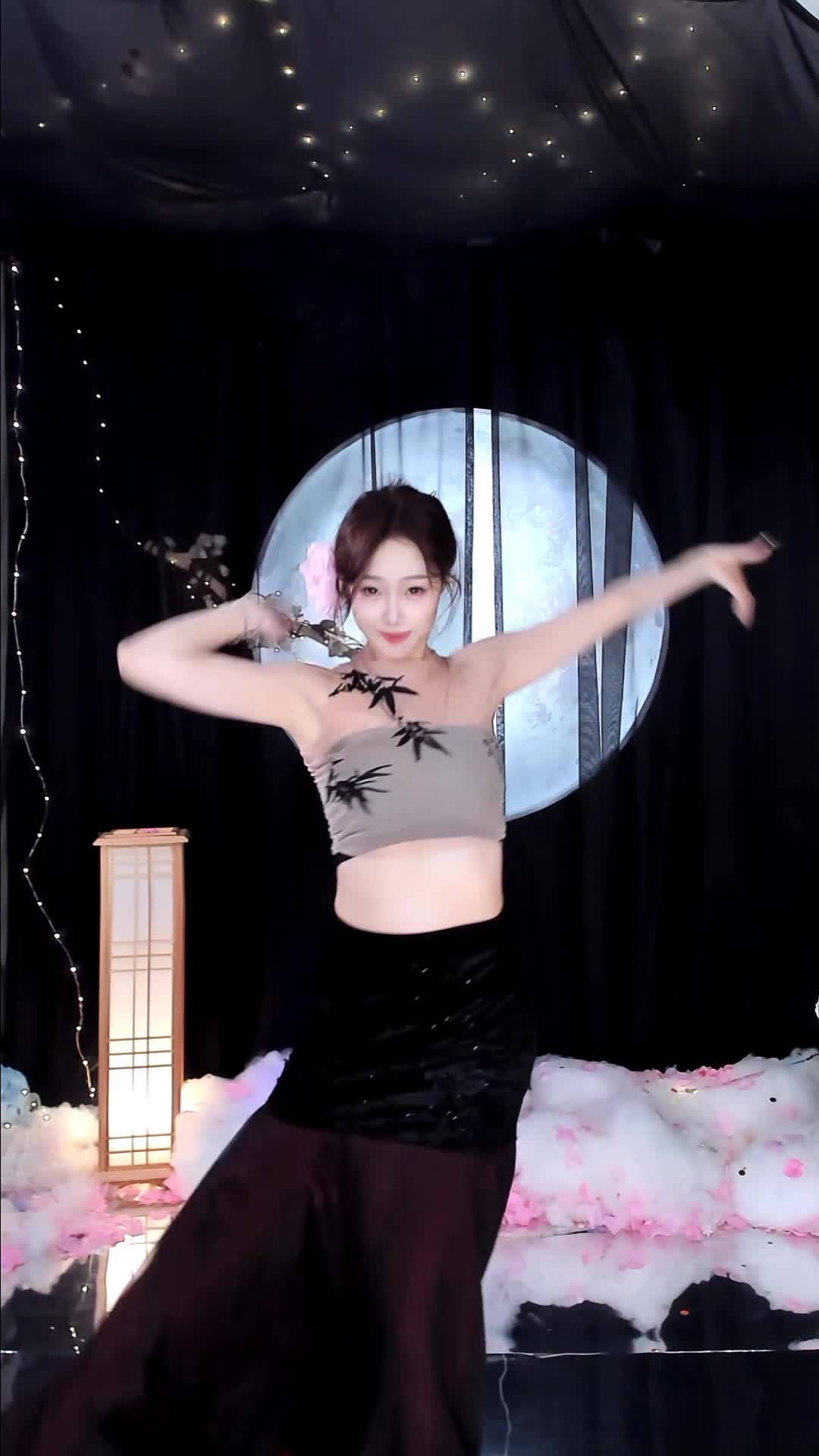 #雪衣容 #抖音 #舞蹈 #中国舞 @ikan_live 2024-10-18