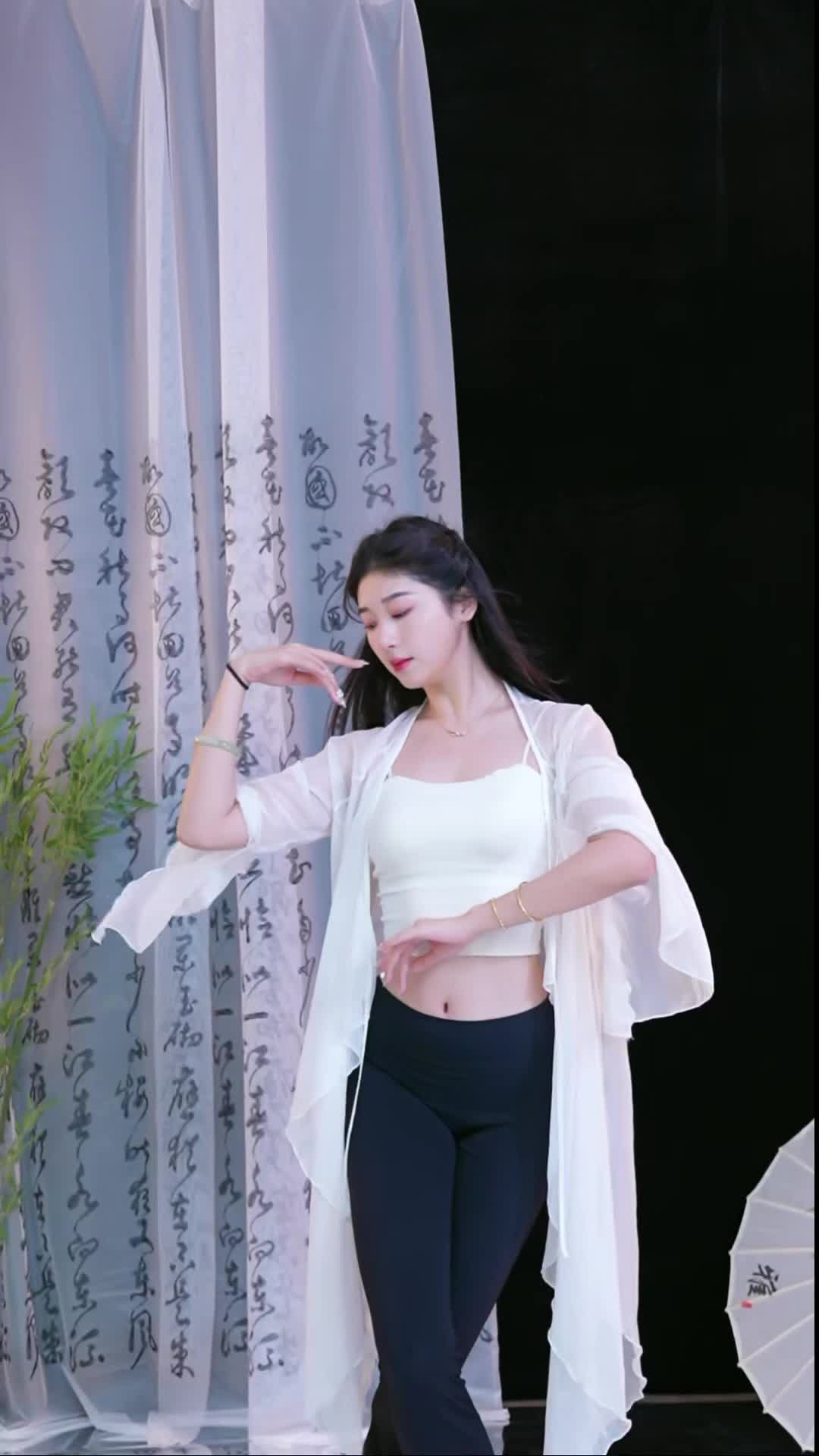 #徐婉婷 #抖音 #舞蹈 #中国舞 @ikan_live 2024-10-11