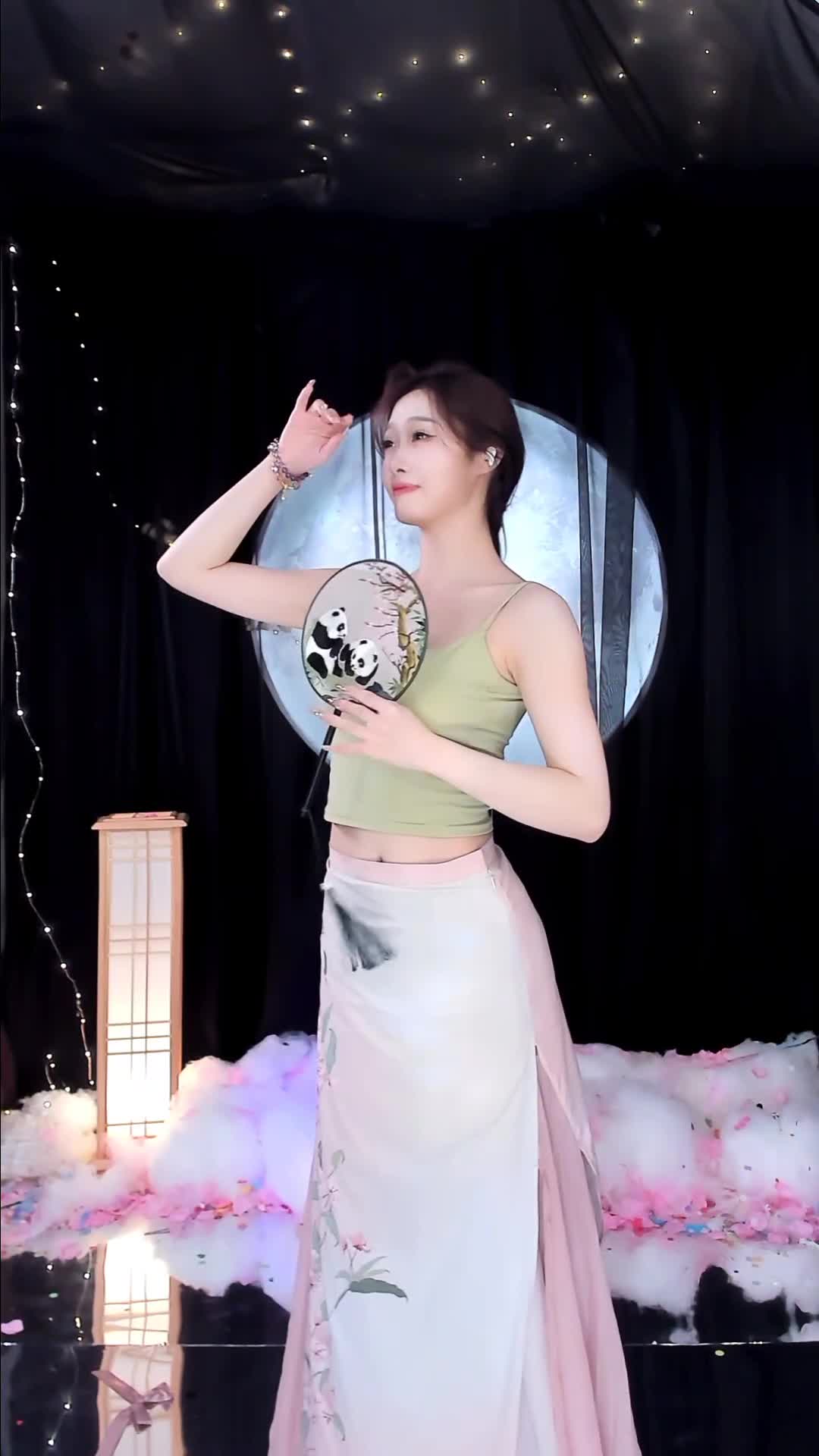 #雪衣容 #抖音 #舞蹈 #中国舞 @ikan_live 2024-10-15