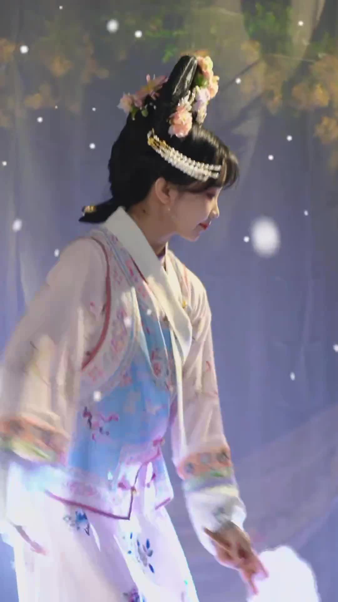 #馨馨baby #抖音 #舞蹈 #中国舞 @ikan_live 2024-10-15