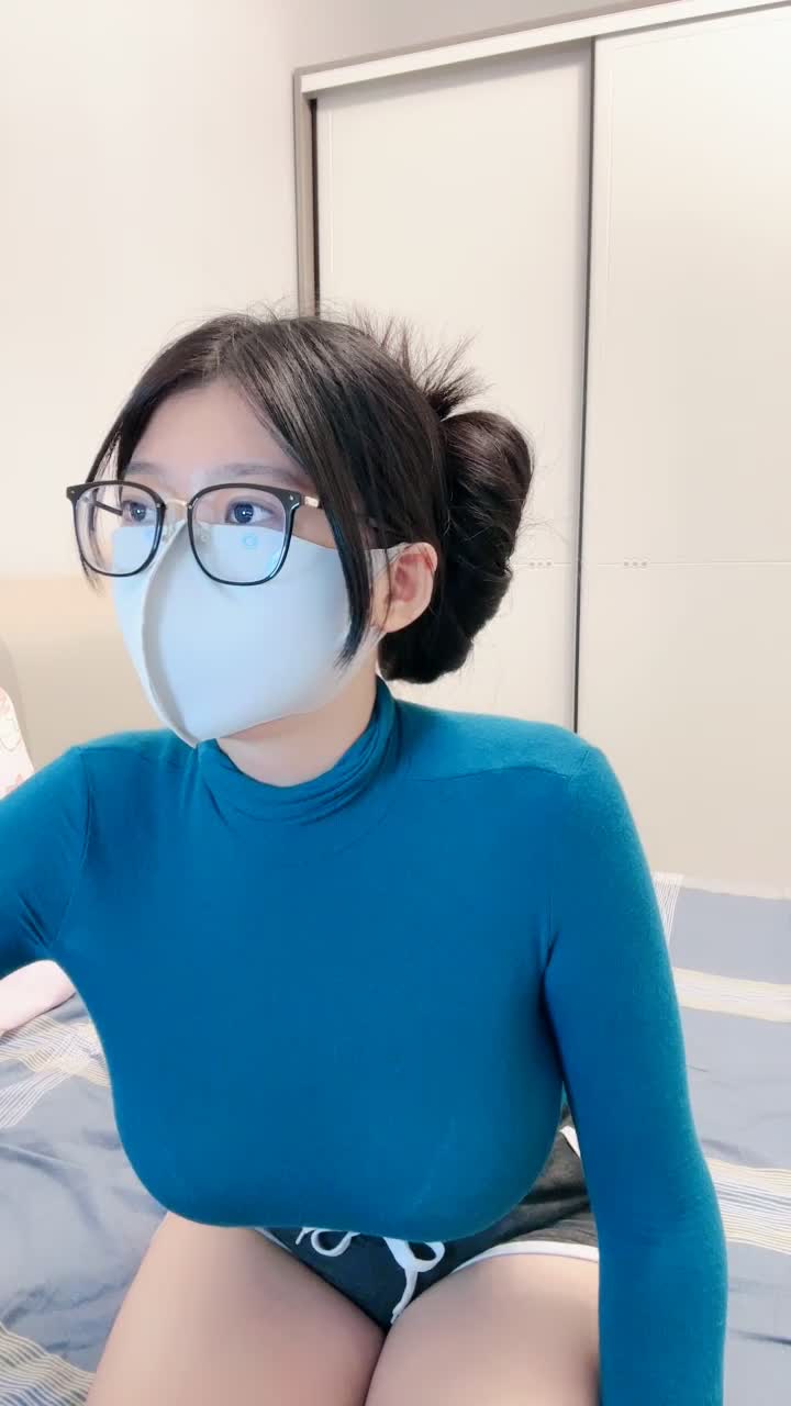 巨乳大e坦克主播