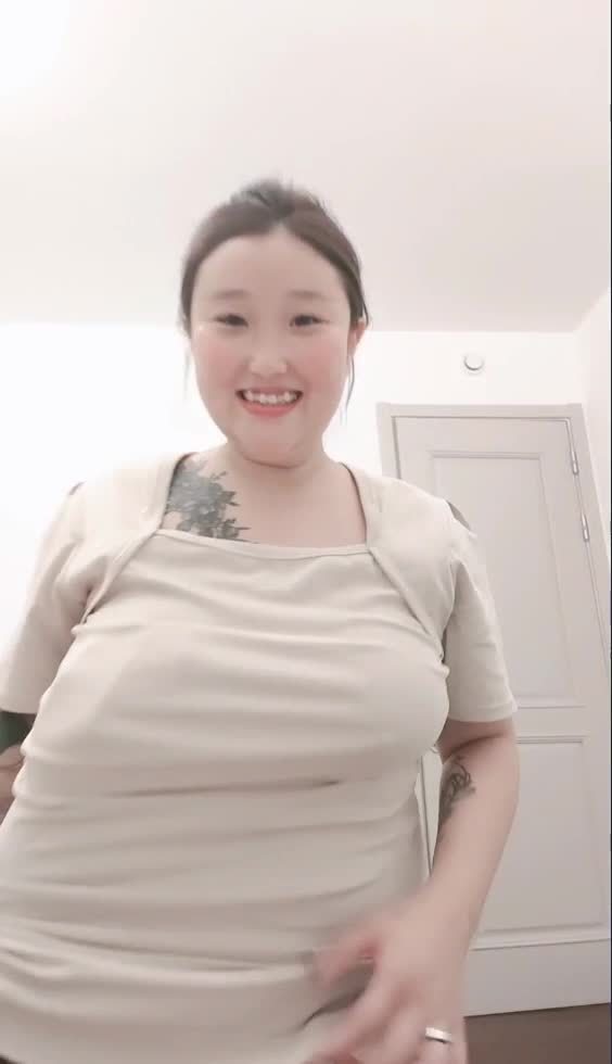 #巨乳 ：暴躁大咪