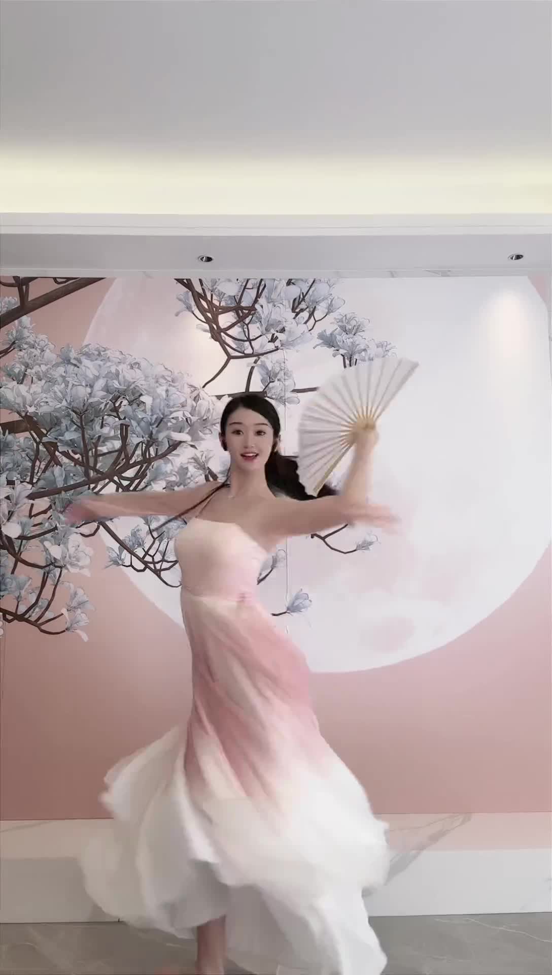 #中国舞_莹莹 #抖音 #舞蹈 #中国舞 @ikan_live 2024-10-14