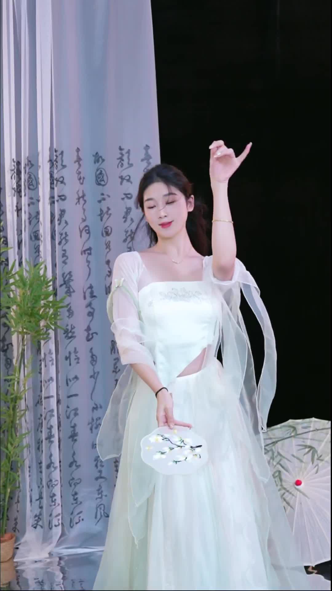 #徐婉婷 #抖音 #舞蹈 #中国舞 @ikan_live 2024-09-28