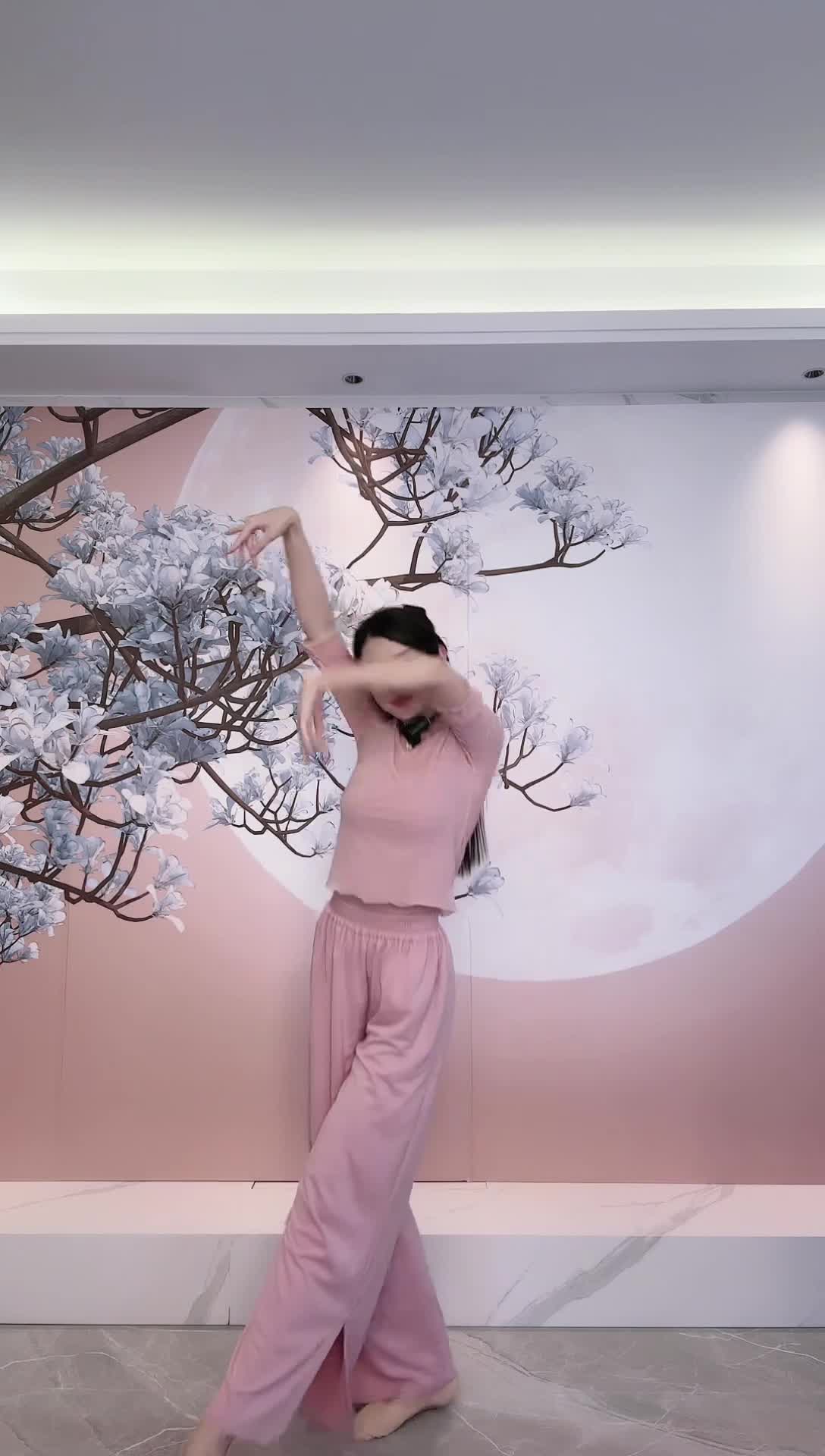 #中国舞_莹莹 #抖音 #舞蹈 #中国舞 @ikan_live 2024-10-15