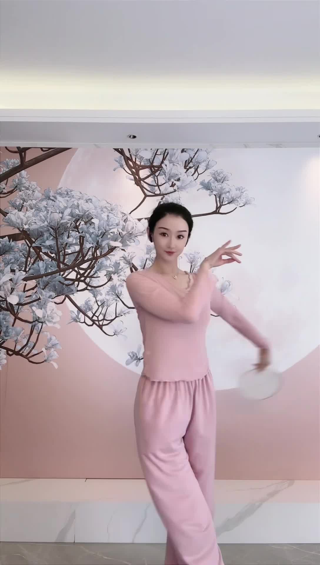 #中国舞_莹莹 #抖音 #舞蹈 #中国舞 @ikan_live 2024-09-26