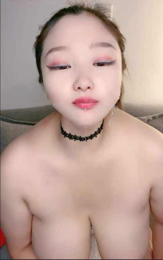 极品爆乳坦克骚女 自慰喷水啪啪