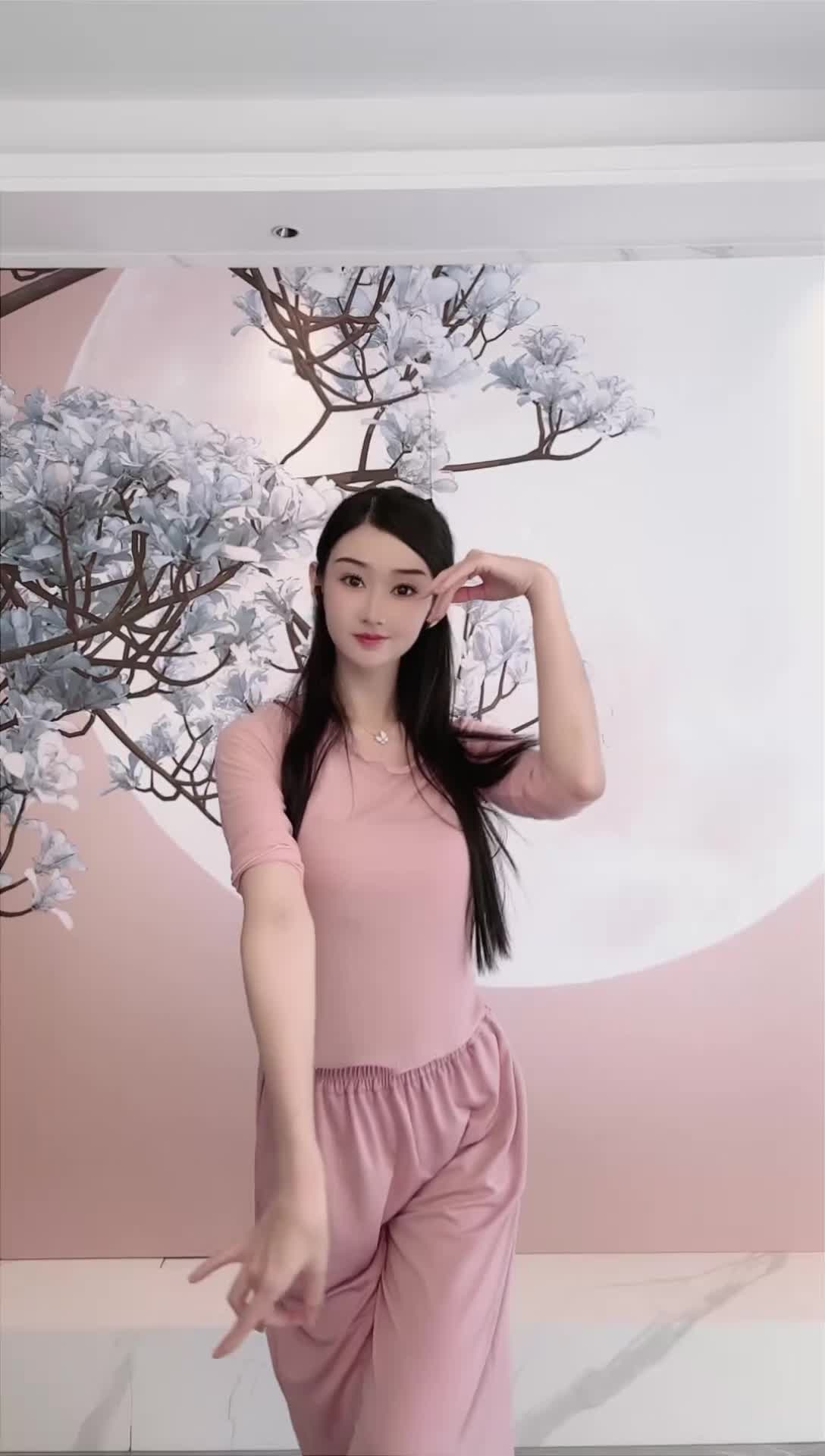 #中国舞_莹莹 #抖音 #舞蹈 #中国舞 @ikan_live 2024-10-11
