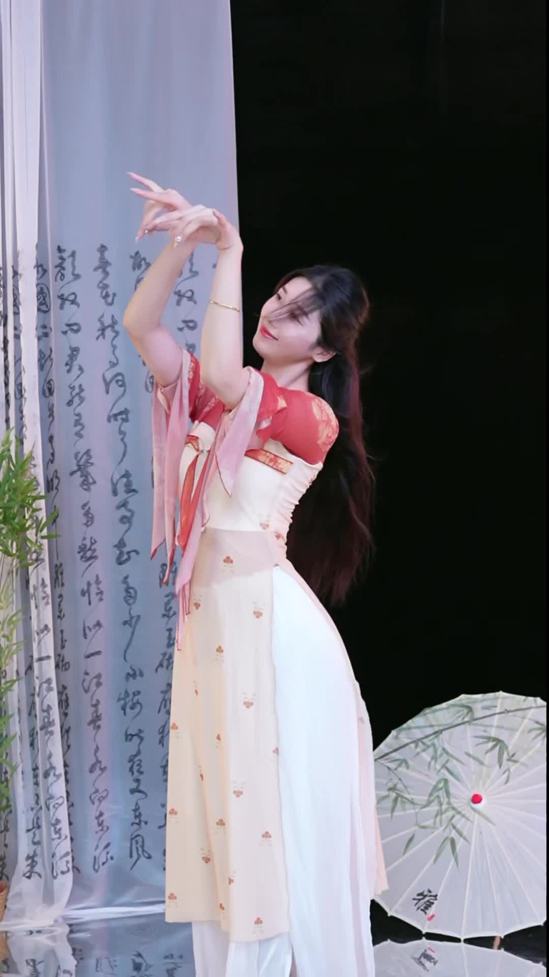 #徐婉婷 #抖音 #舞蹈 #中国舞 @ikan_live 2024-09-28