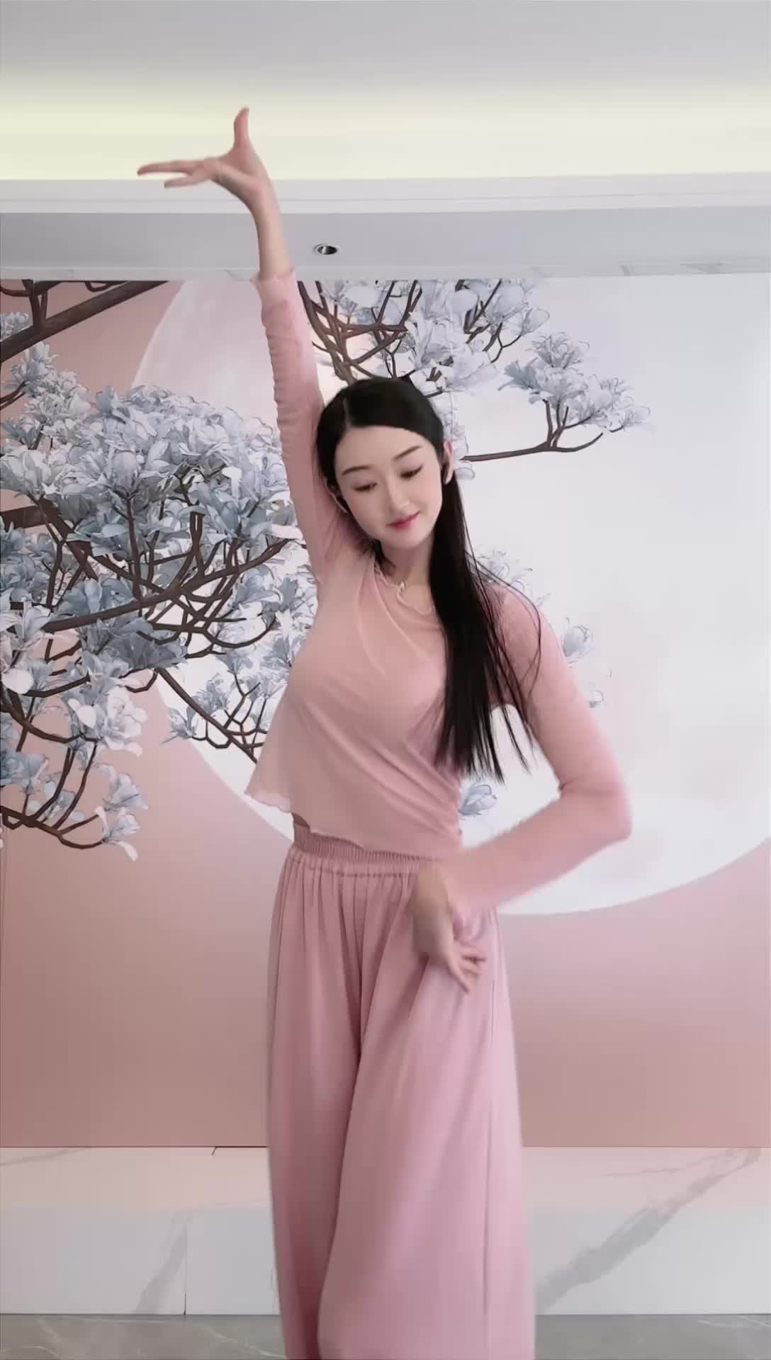 #中国舞_莹莹 #抖音 #舞蹈 #中国舞 @ikan_live 2024-10-11