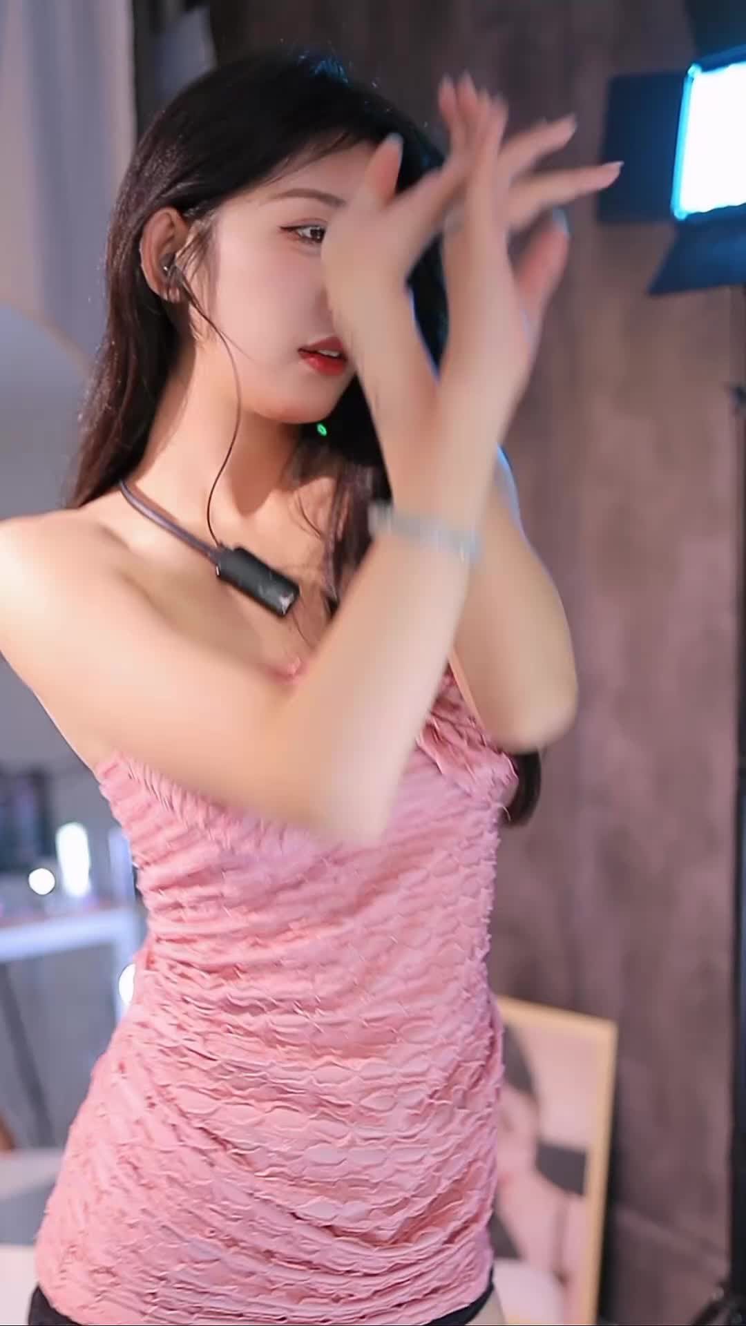 #徐妍一 #抖音 #舞蹈 @ikan_live 2024-10-19