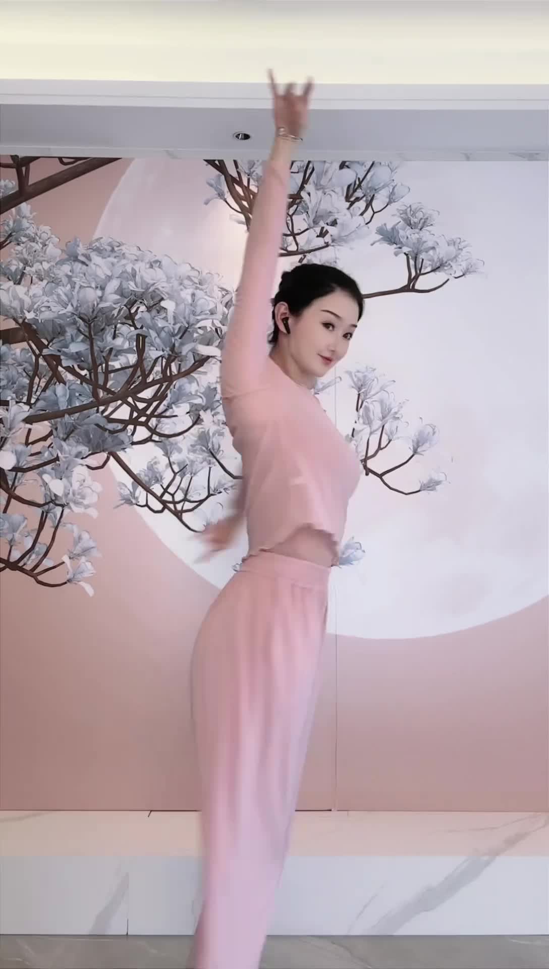 #中国舞_莹莹 #抖音 #舞蹈 #中国舞 @ikan_live 2024-09-26