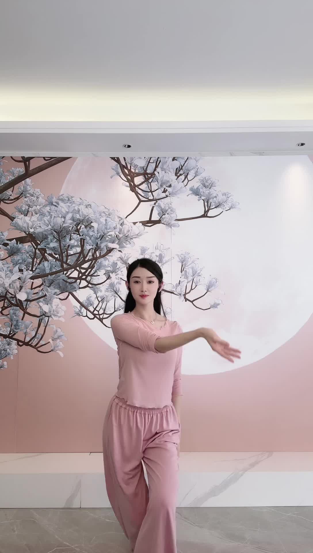 #中国舞_莹莹 #抖音 #舞蹈 #中国舞 @ikan_live 2024-10-15