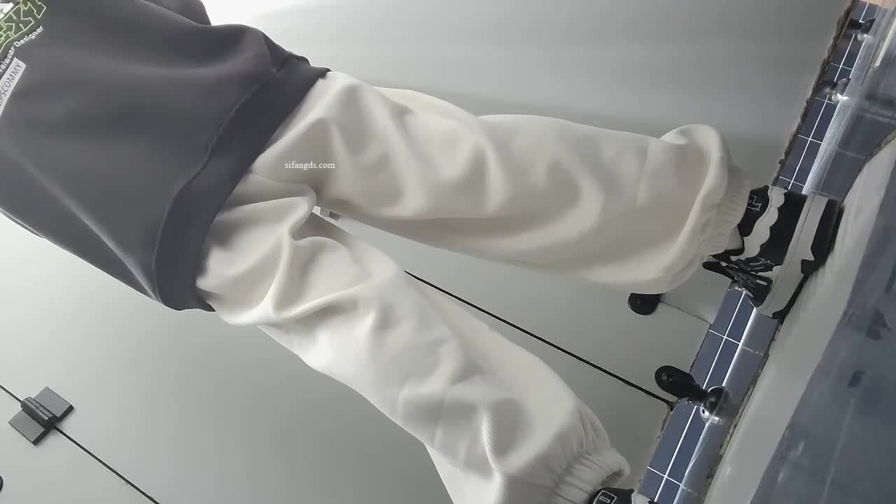 #厕拍自慰 反差眼镜妹来厕所崛起屁股自慰（很难找，前面露脸，4分20秒自慰）