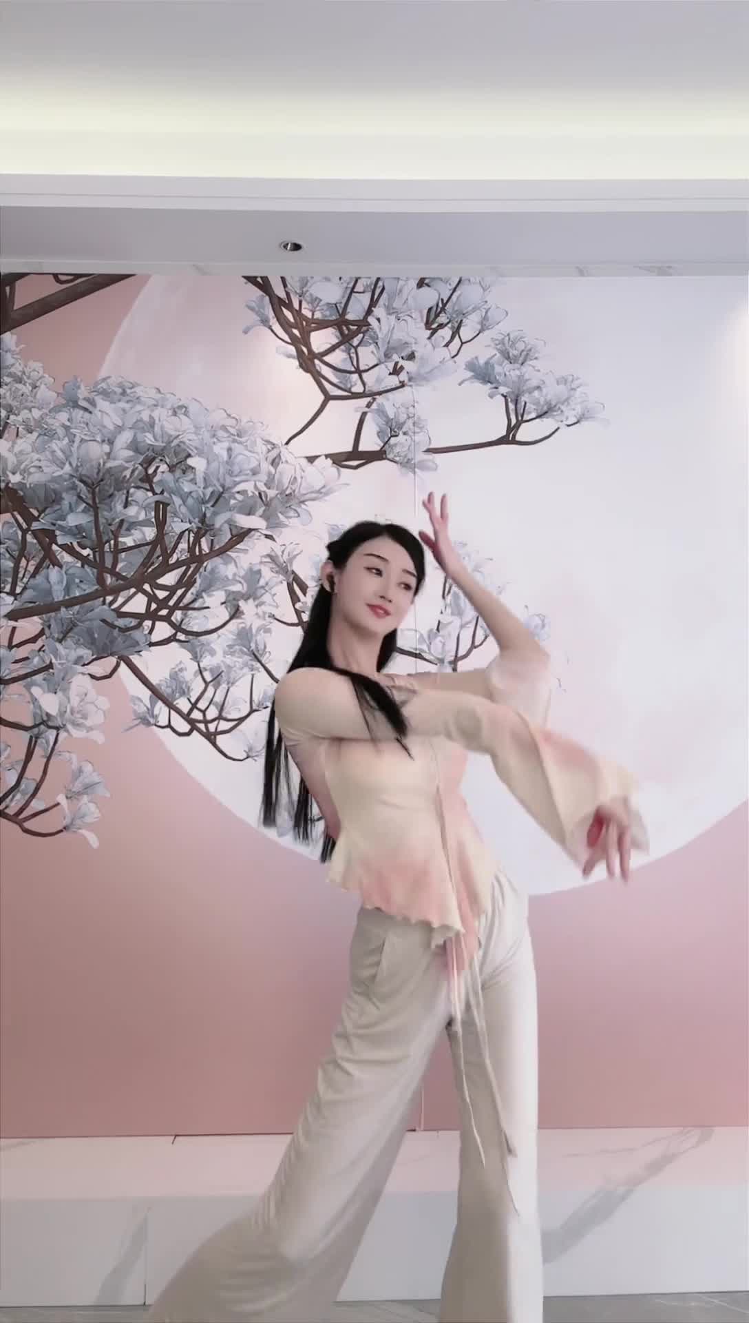 #中国舞_莹莹 #抖音 #舞蹈 #中国舞 @ikan_live 2024-11-02