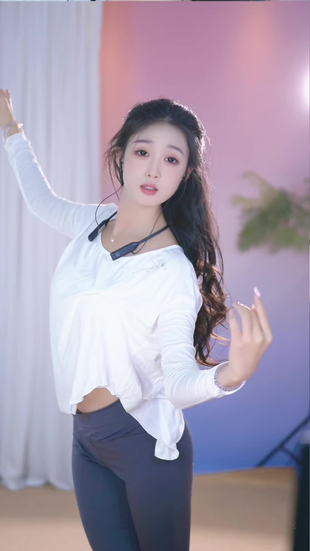 #唐紫涵 #抖音 #舞蹈 #中国舞 @ikan_live 2024-10-26