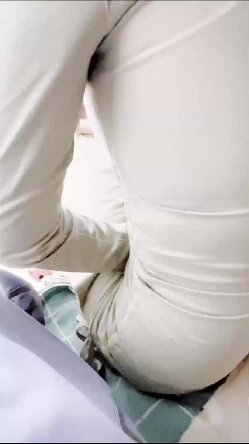 #偷情 #一边 和孩子说话一边偷情，孩子在门外偷听