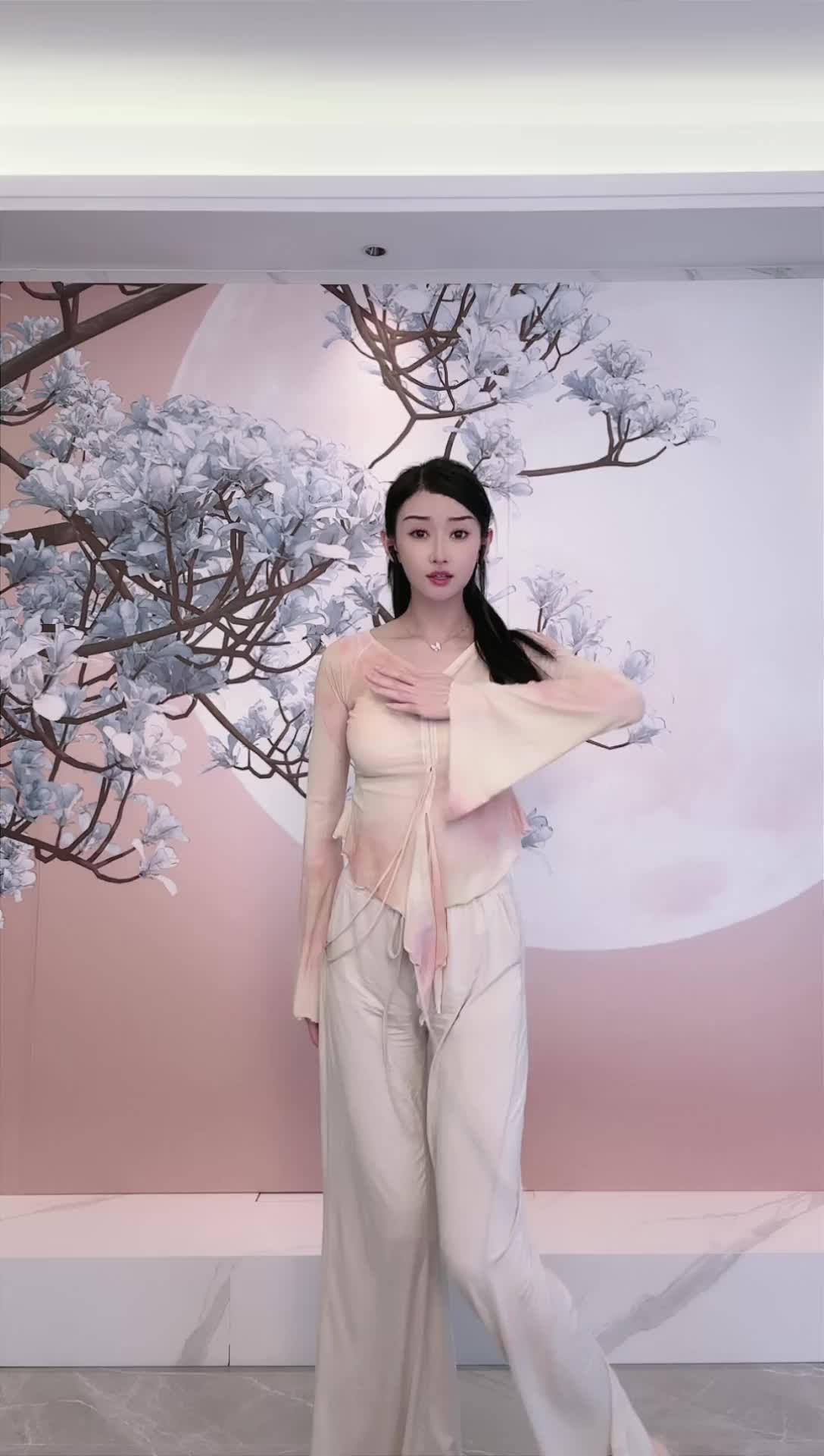 #中国舞_莹莹 #抖音 #舞蹈 #中国舞 @ikan_live 2024-11-02