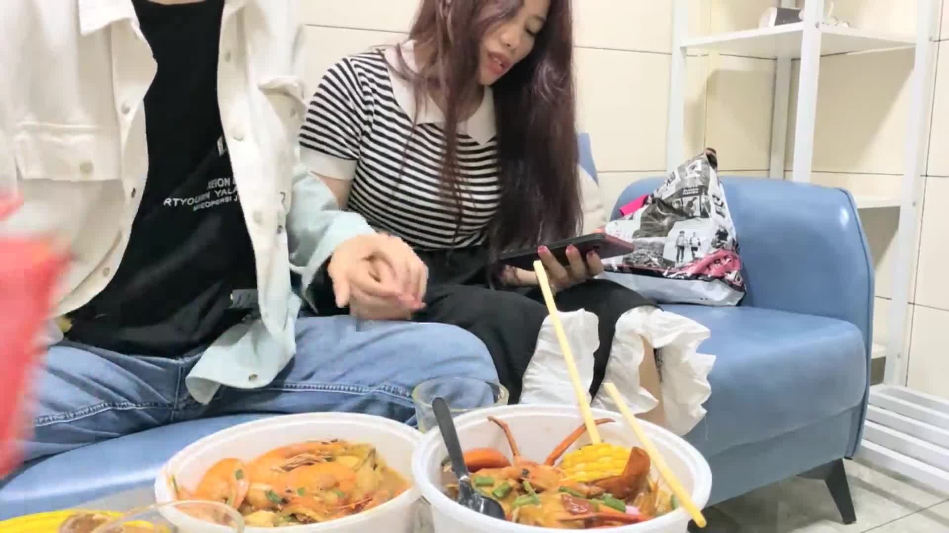 #偷拍 #偷情 瘦子探花，精选原版无码。。女主基本是良家少妇类型的1（不过有个眼镜妹，她一个人出现了十几部。。。）