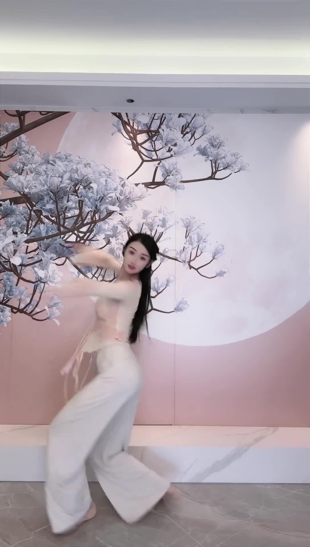 #中国舞_莹莹 #抖音 #舞蹈 #中国舞 @ikan_live 2024-10-22