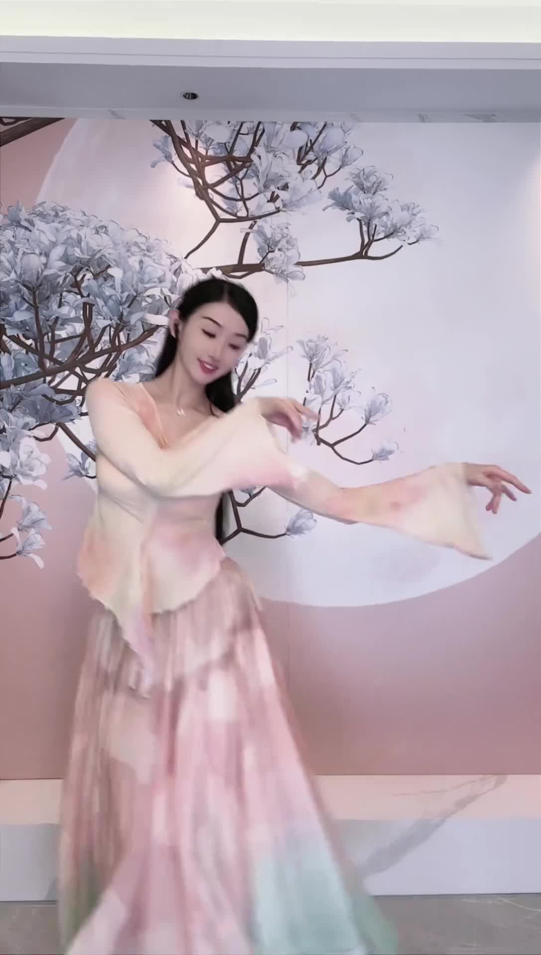 #中国舞_莹莹 #抖音 #舞蹈 #中国舞 @ikan_live 2024-10-22