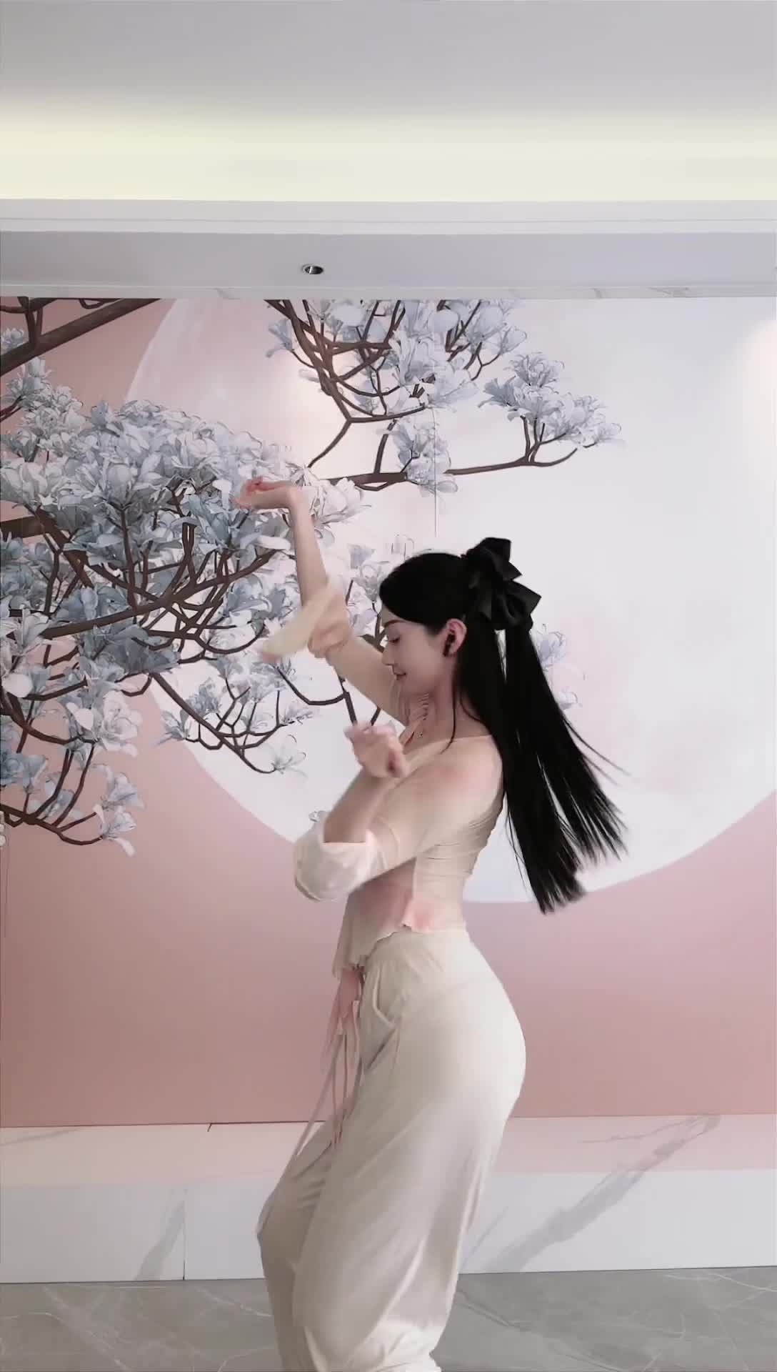 #中国舞_莹莹 #抖音 #舞蹈 #中国舞 @ikan_live 2024-11-02