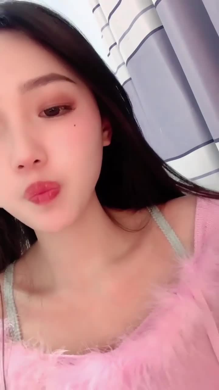 #直播 S级身材，前凸后翘 奶子非常饱满粉嫩