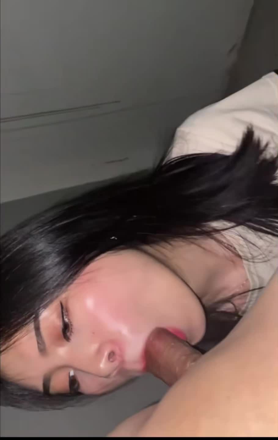 年轻小情侣楼梯间口交做爱玩刺激 翘美臀后入怼着一顿猛操 #楼梯