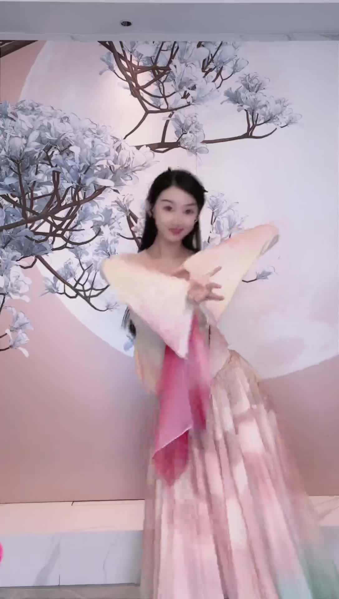#中国舞_莹莹 #抖音 #舞蹈 #中国舞 @ikan_live 2024-10-22