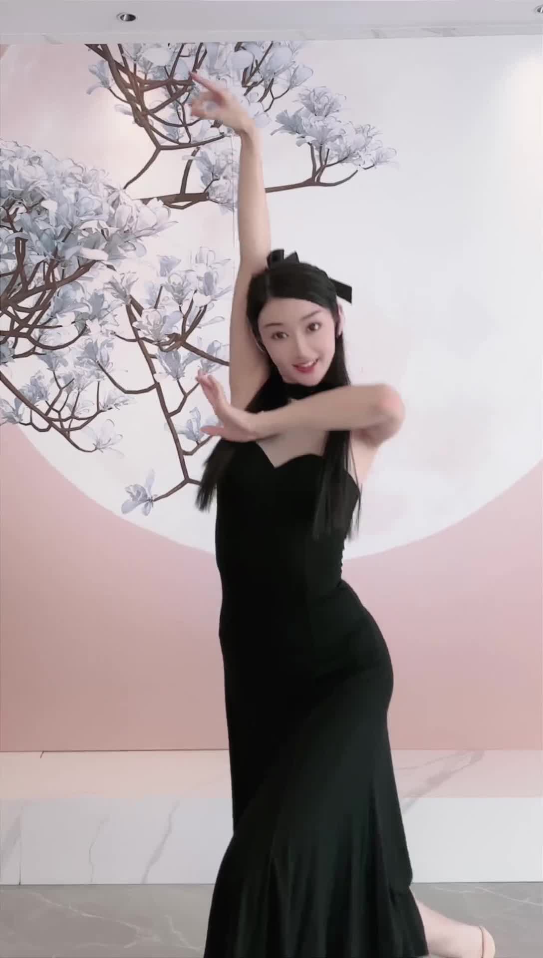 #中国舞_莹莹 #抖音 #舞蹈 #中国舞 @ikan_live 2024-11-01