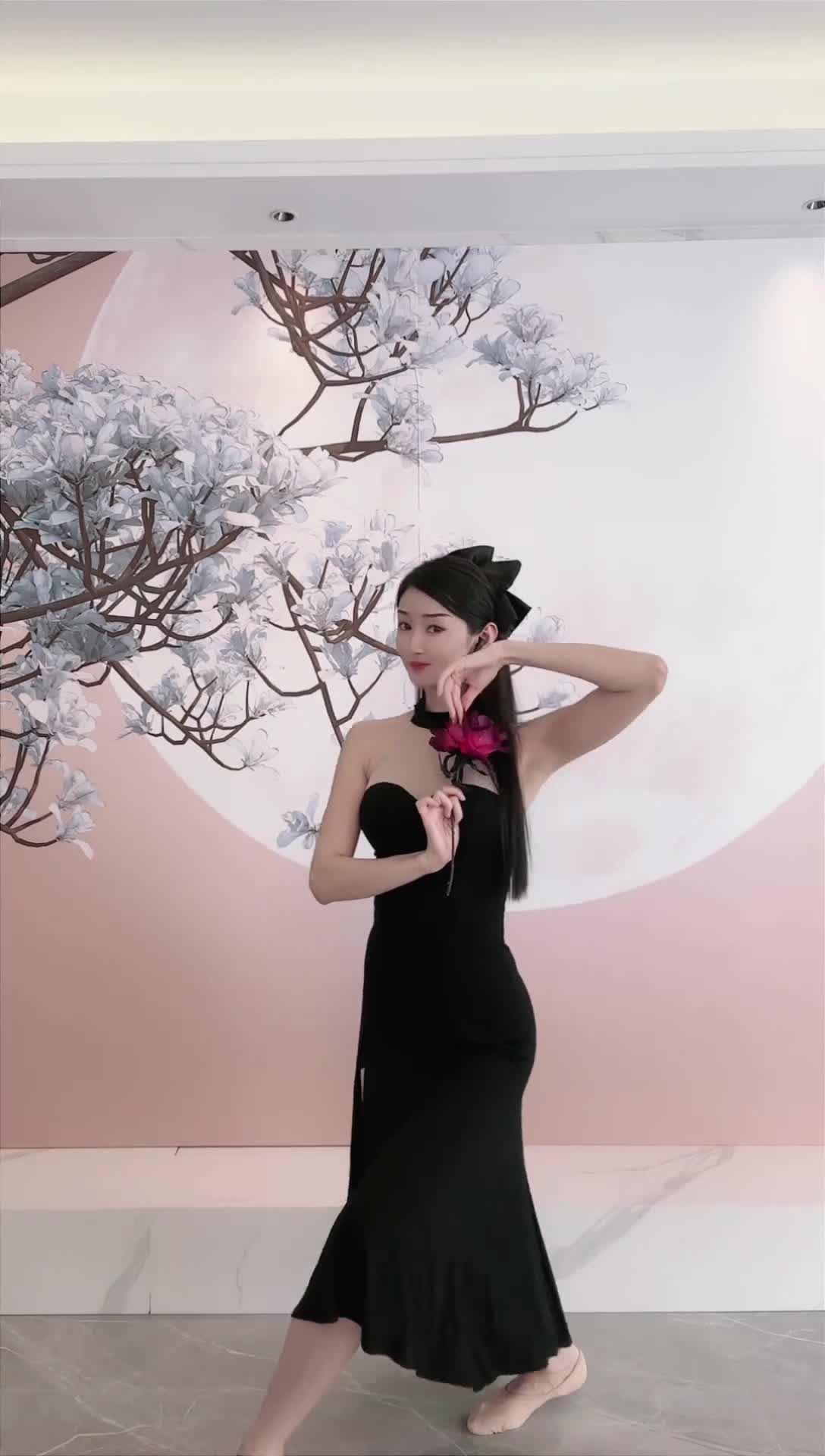 #中国舞_莹莹 #抖音 #舞蹈 #中国舞 @ikan_live 2024-11-01