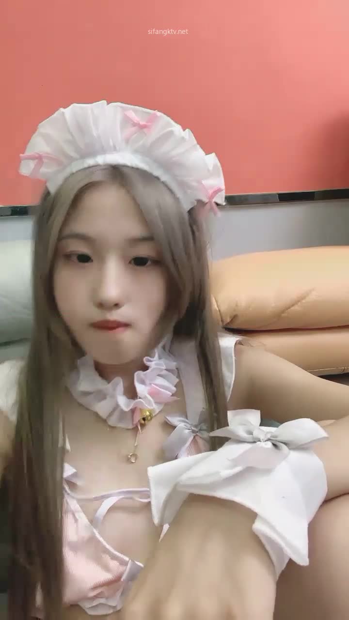 #大一学妹 女仆装清纯学妹被土豪大胖子干了