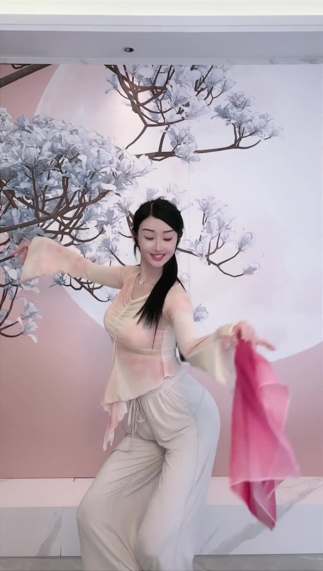 #中国舞_莹莹 #抖音 #舞蹈 #中国舞 @ikan_live 2024-11-02