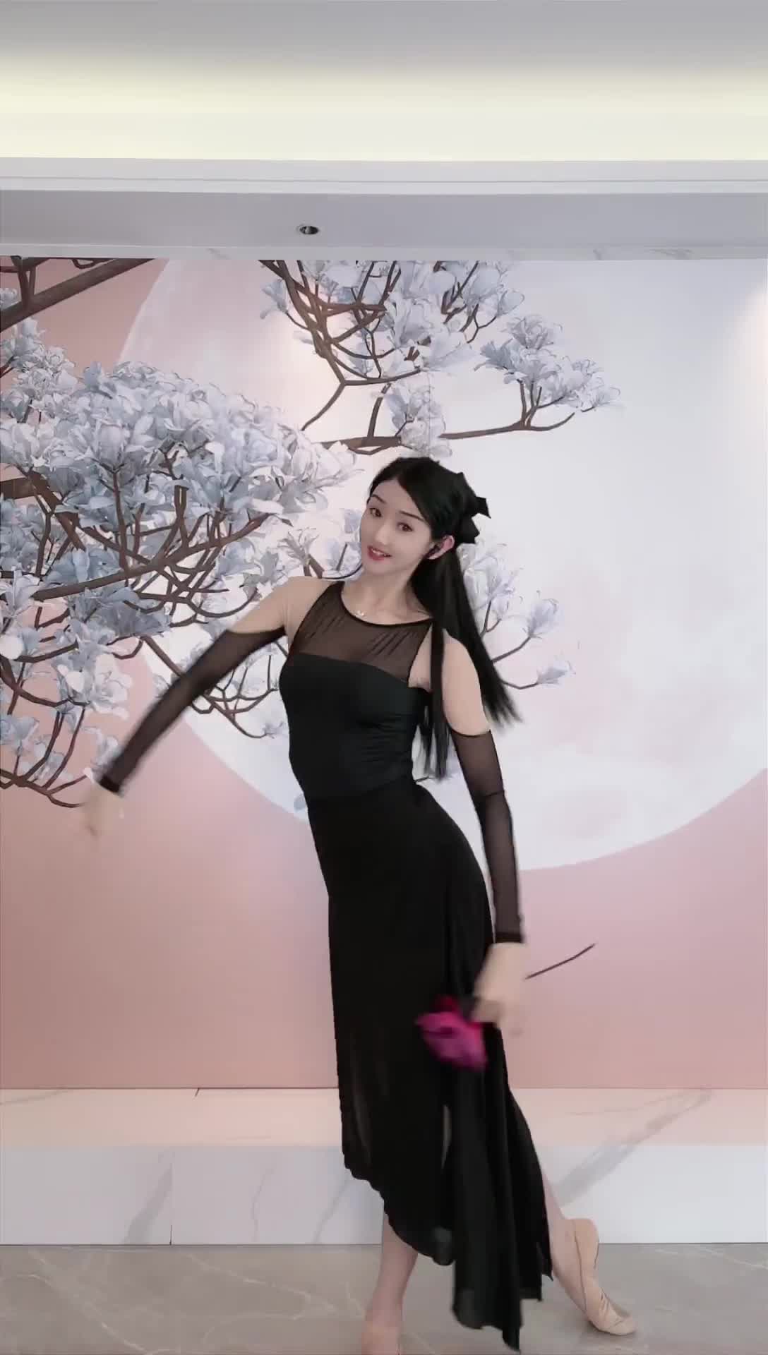 #中国舞_莹莹 #抖音 #舞蹈 #中国舞 @ikan_live 2024-10-24