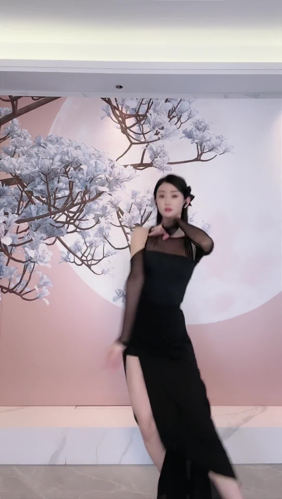 #中国舞_莹莹 #抖音 #舞蹈 #中国舞 @ikan_live 2024-10-24
