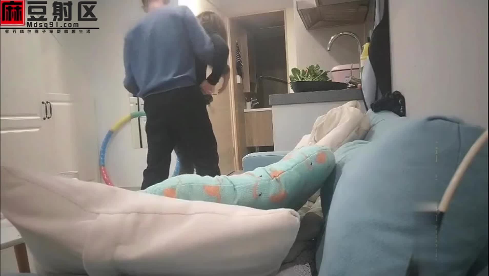 #强推 诱骗女同事到家_扒衣强上 不要，你个骗子，越反抗越兴奋。